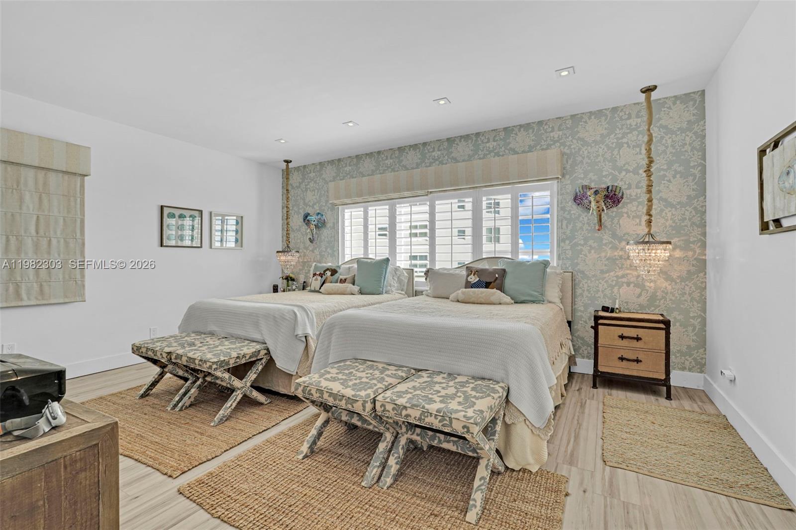 THE EXECUTIVE CONDO - Residential