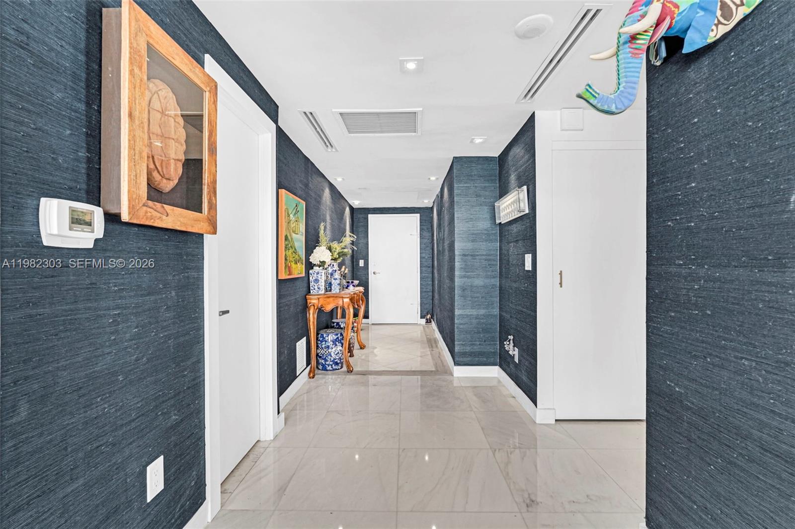 THE EXECUTIVE CONDO - Residential