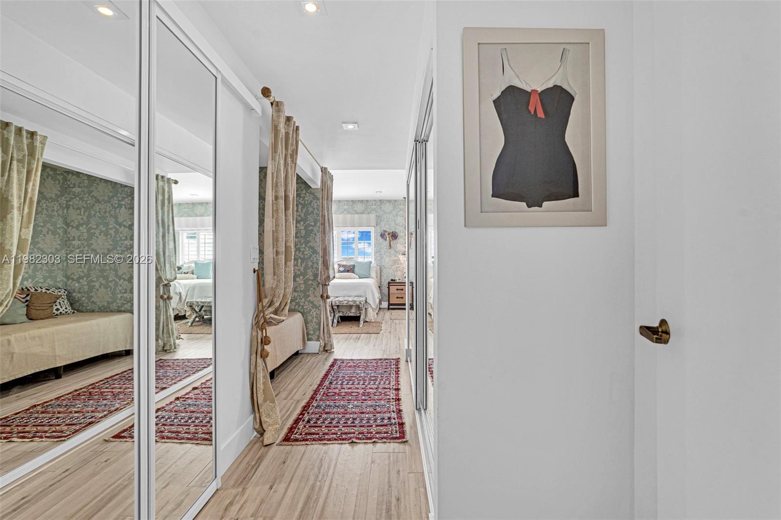 THE EXECUTIVE CONDO - Residential