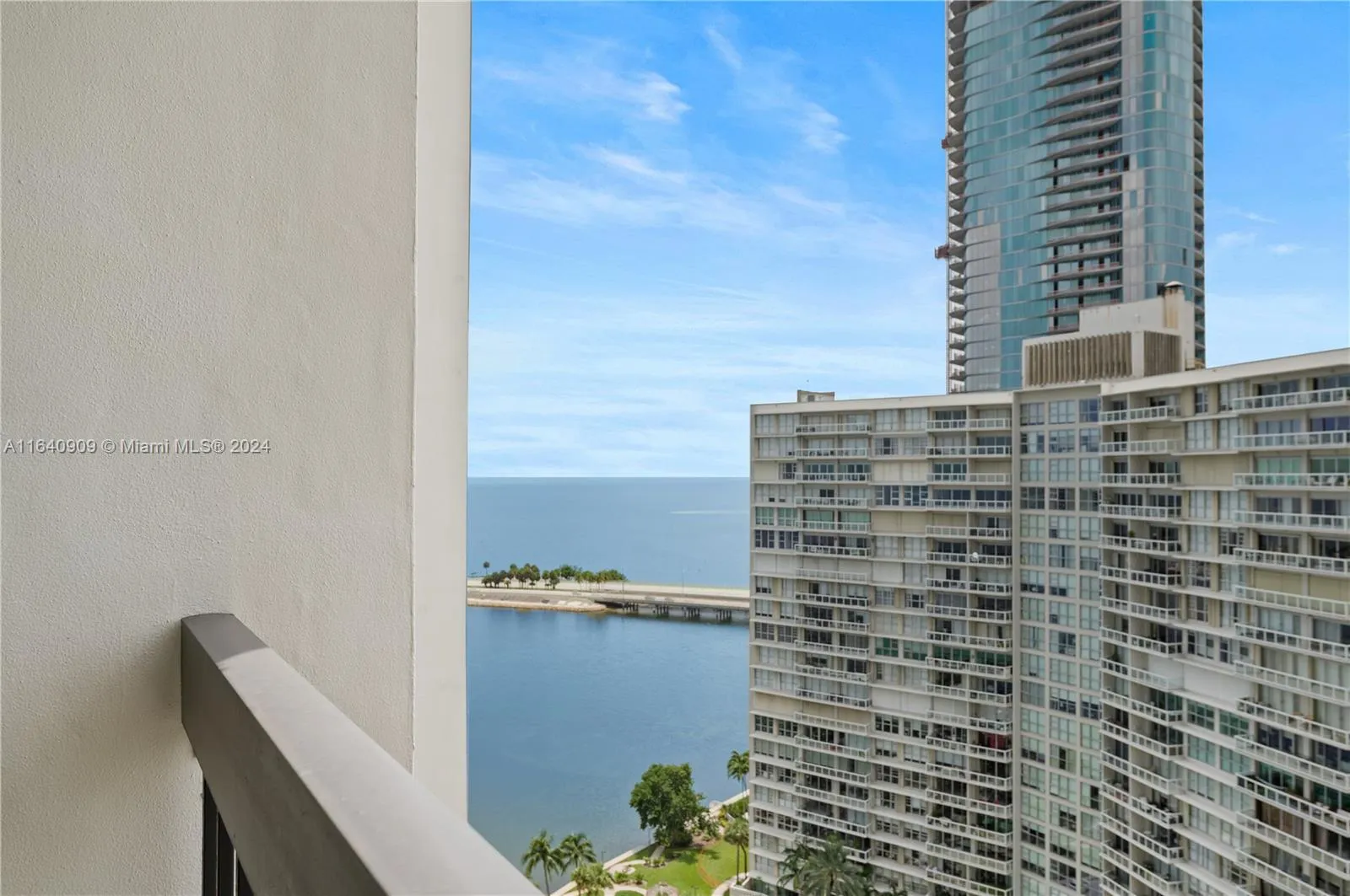 Miami, Florida 33129, United States, 1 Bedroom Bedrooms, ,2 BathroomsBathrooms,Residential,Active,48290