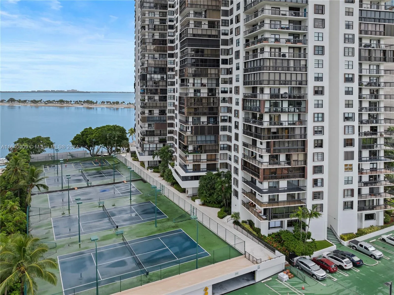 Miami, Florida 33129, United States, 1 Bedroom Bedrooms, ,2 BathroomsBathrooms,Residential,Active,48290