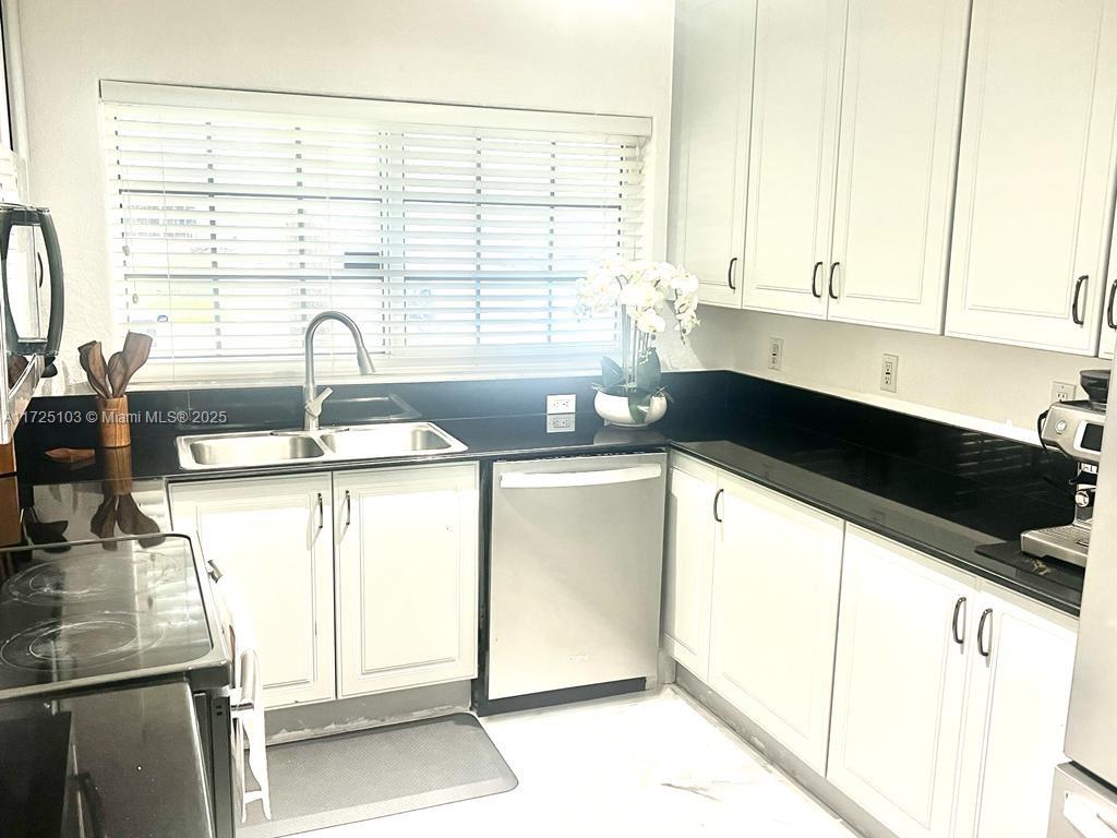 KEY LARGO TOWNHOMES CONDO - Residential