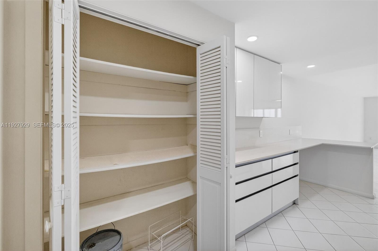 MAR-AZUL CONDO - Residential Lease