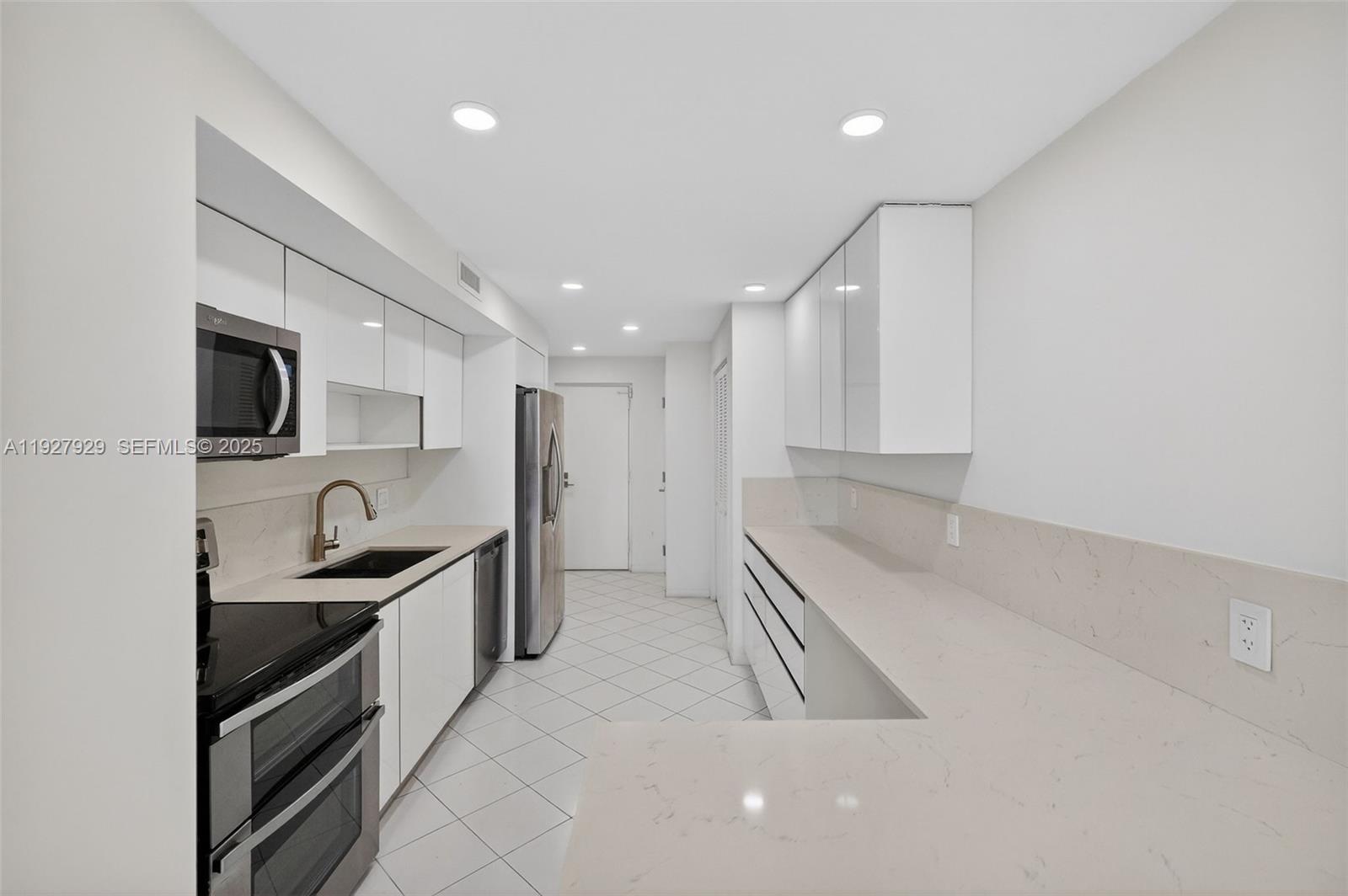 MAR-AZUL CONDO - Residential Lease