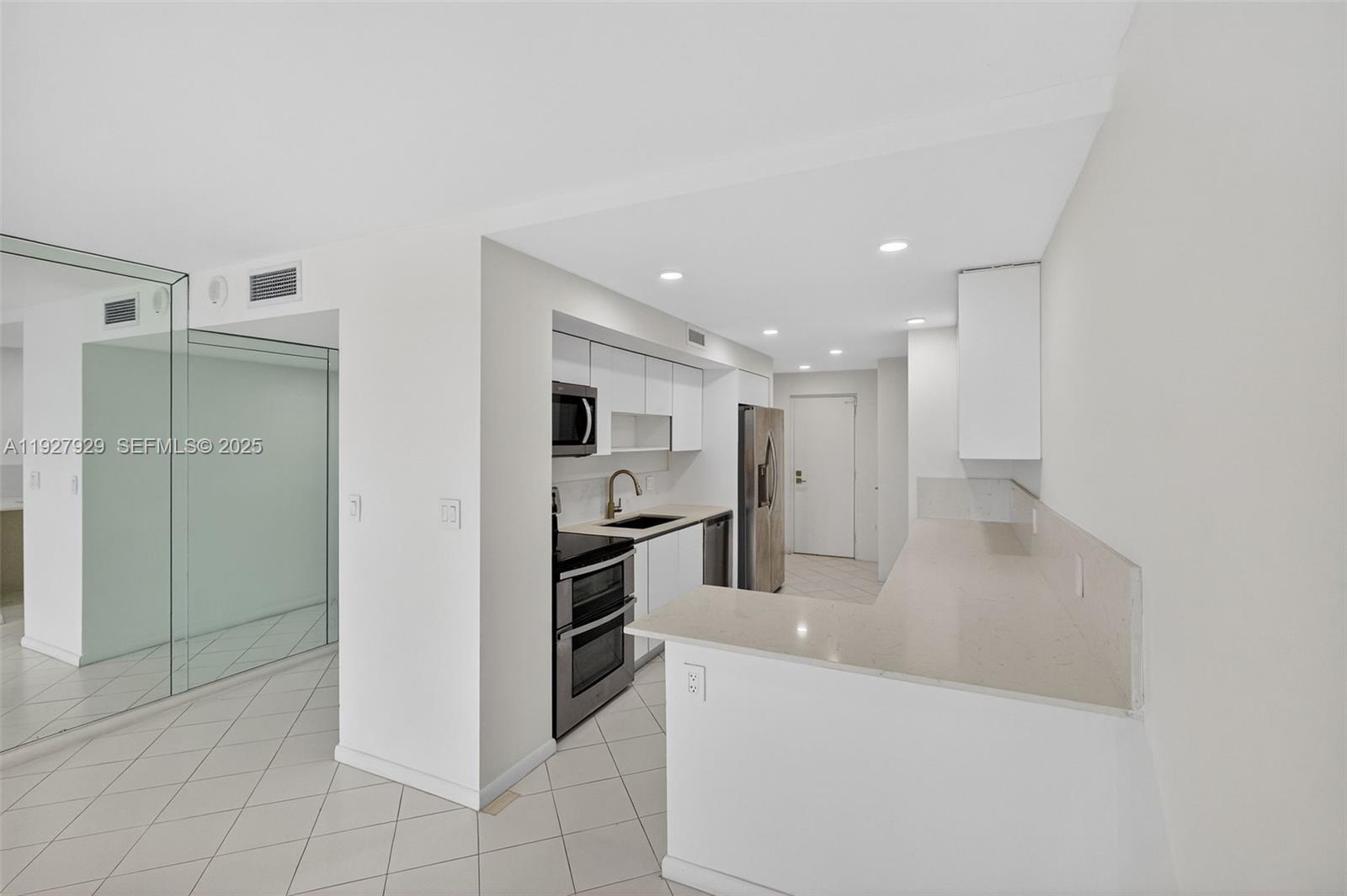 MAR-AZUL CONDO - Residential Lease