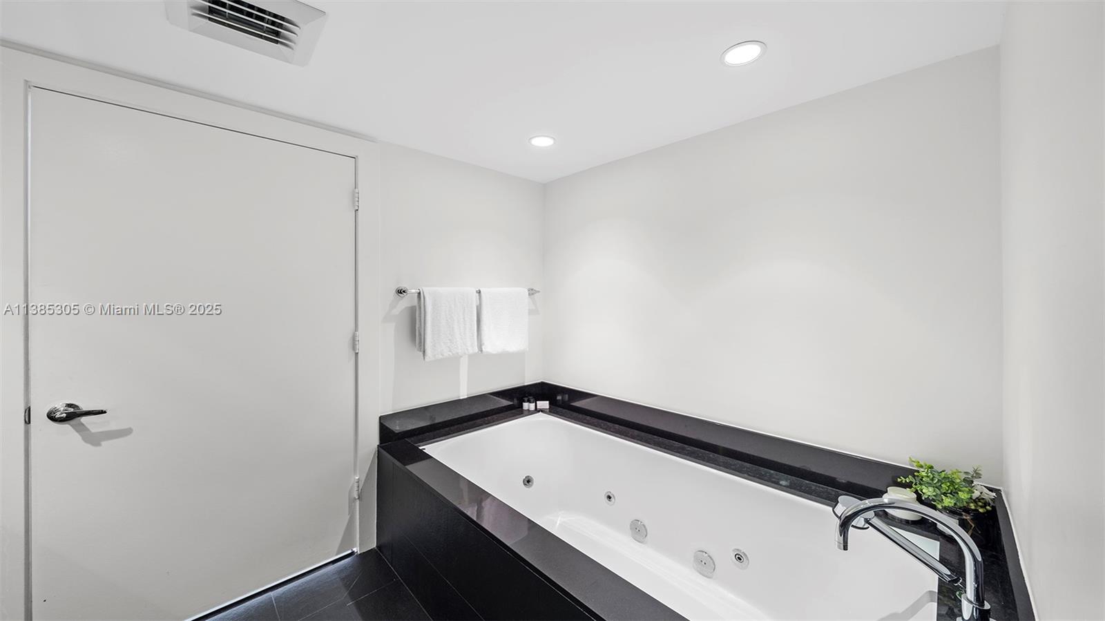 SETAI RESORT & RESIDENCES - Residential Lease