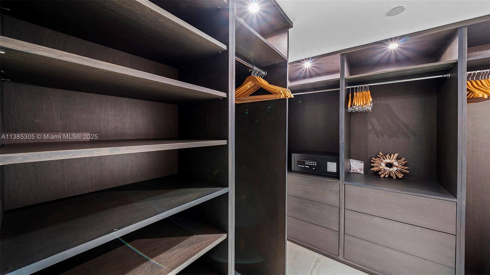 SETAI RESORT & RESIDENCES - Residential Lease