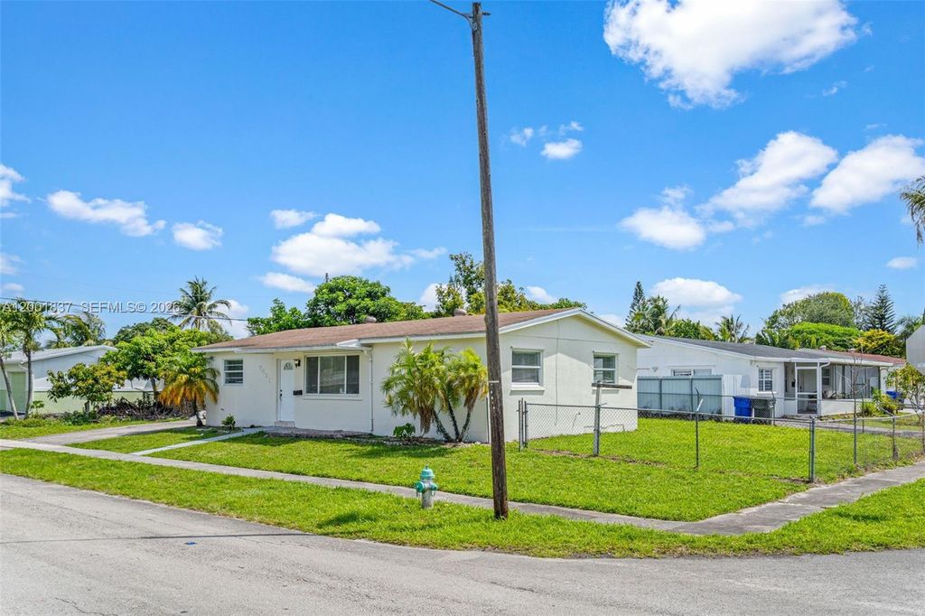 Photo of 7491 Hope St, Hollywood, FL 33024 (MLS # A12001837)