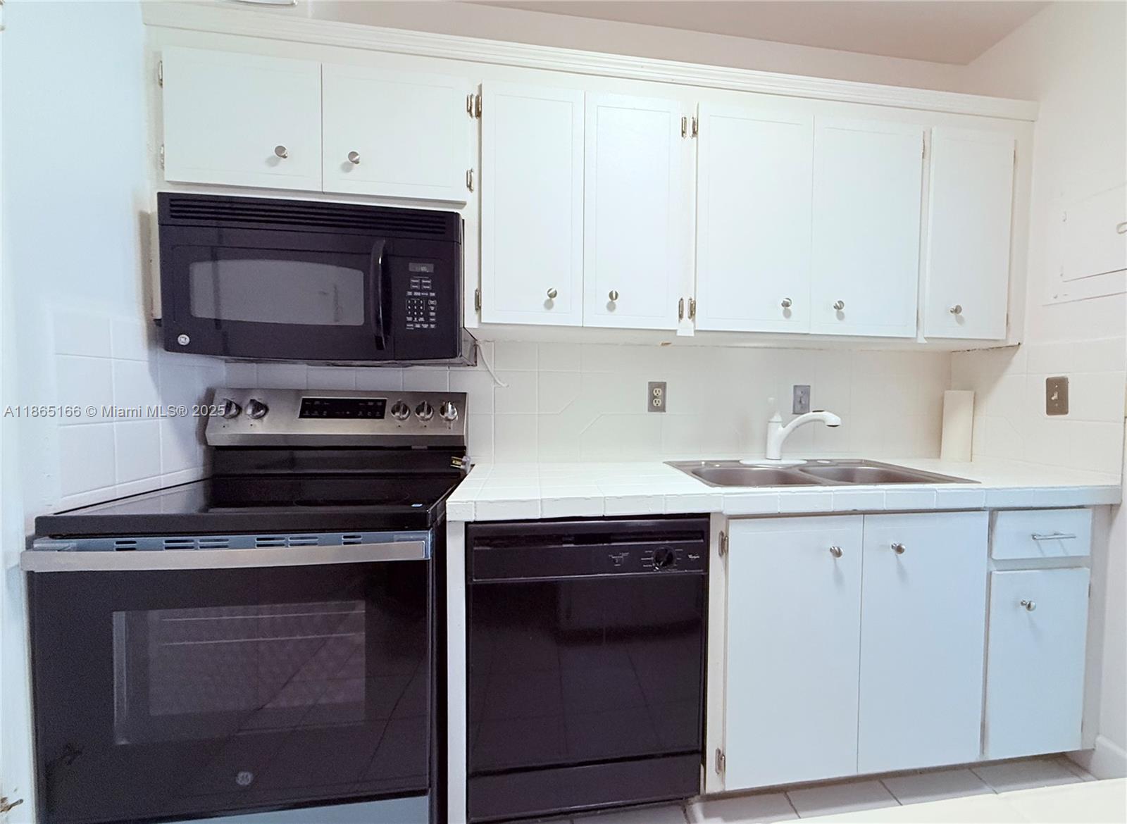 IMPERIAL POINT COLONNADES - Residential Lease