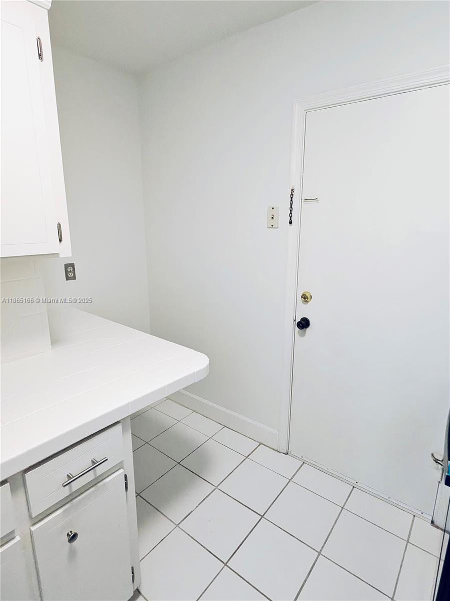 IMPERIAL POINT COLONNADES - Residential Lease