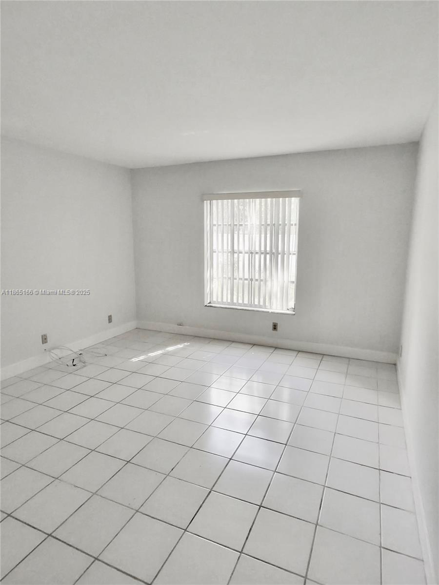 IMPERIAL POINT COLONNADES - Residential Lease