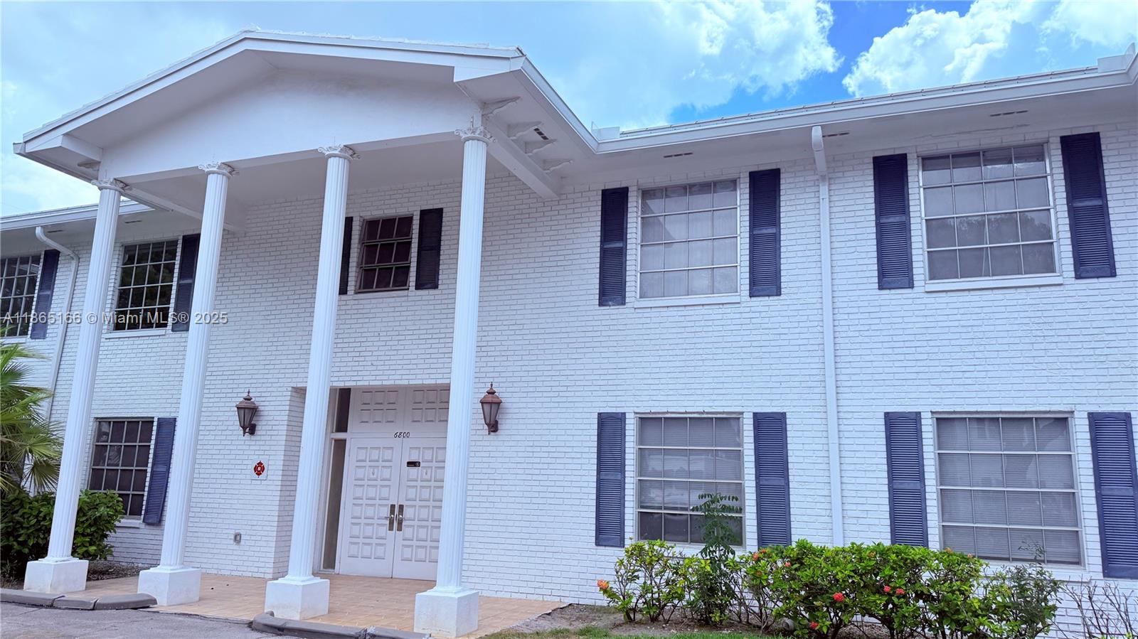 Step into comfort and convenience! This rarely available 1st-floor 1 bed/1.5 bath at Imperial Point Colonnades offers a spacious open layout with sleek white tile floors. Association requires 700+ credit score, 1 assigned parking, no pets/smoking. Enjoy resort-style amenities: oversized heated pool, fitness center, game room, BBQ grills & tranquil fountain lounge. Prime location near Broward Health Imperial Point, Pine Crest School, shopping & dining. Ideal for nurses, teachers & professionals. Work hard, live easy!