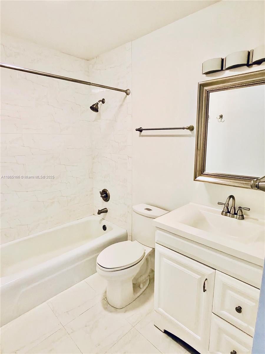 IMPERIAL POINT COLONNADES - Residential Lease