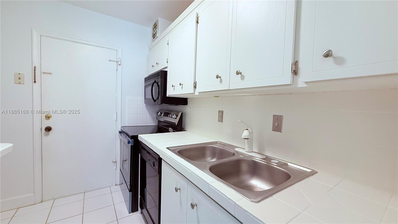 IMPERIAL POINT COLONNADES - Residential Lease