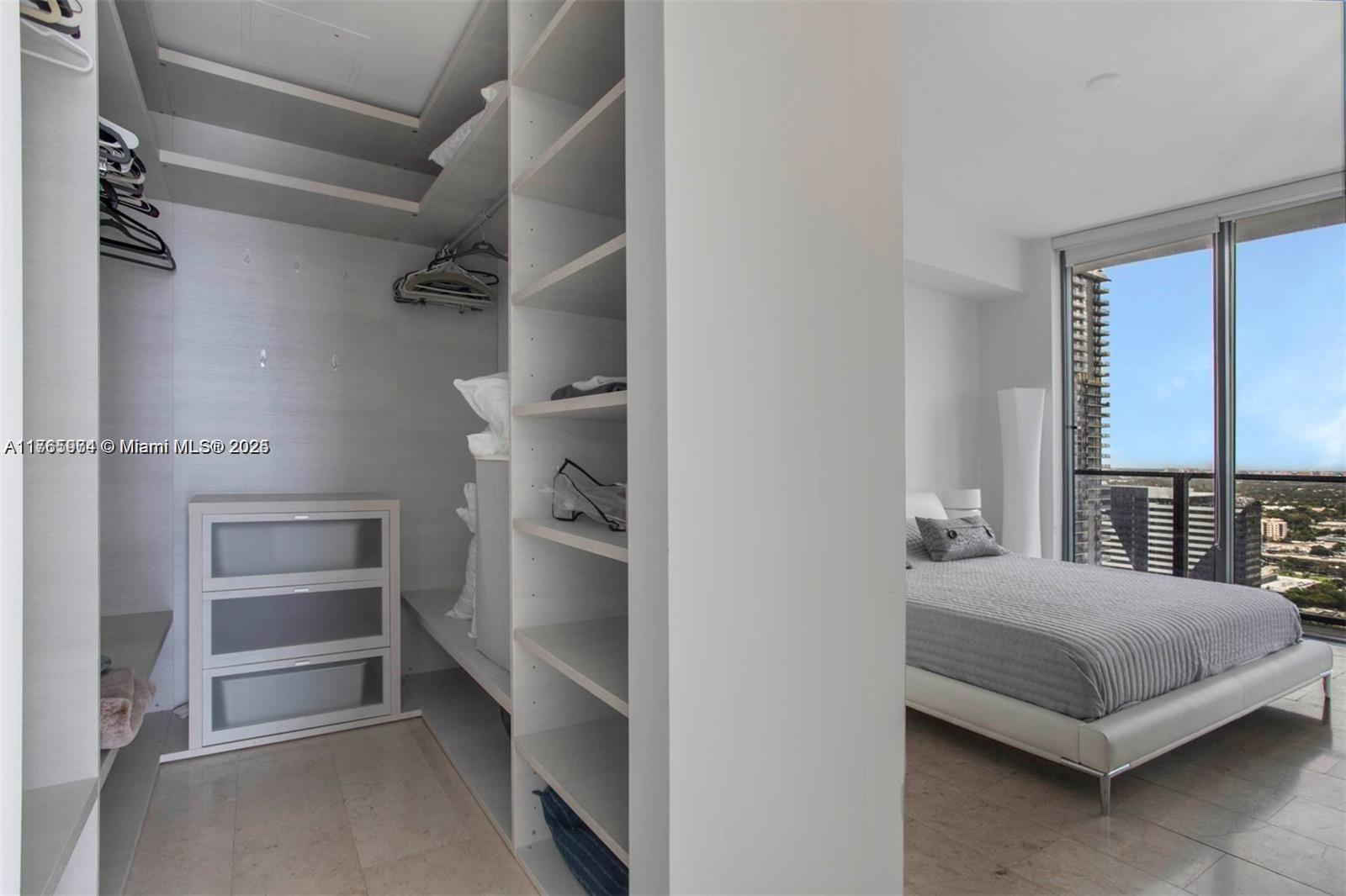 REACH CONDO - Residential