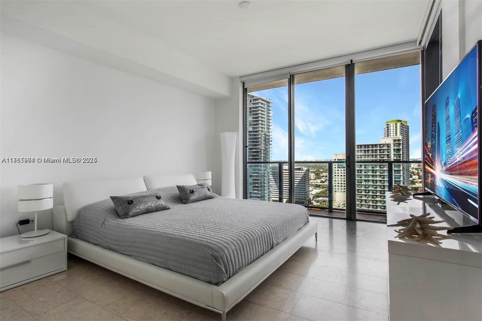 REACH CONDO - Residential