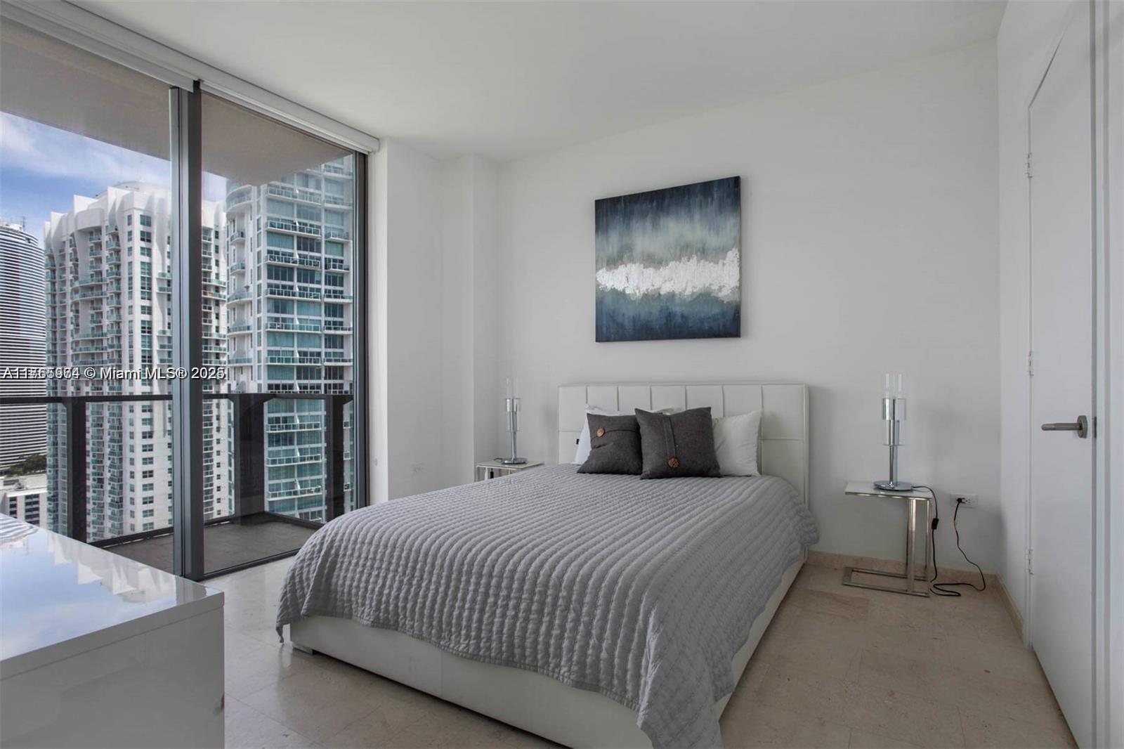 REACH CONDO - Residential