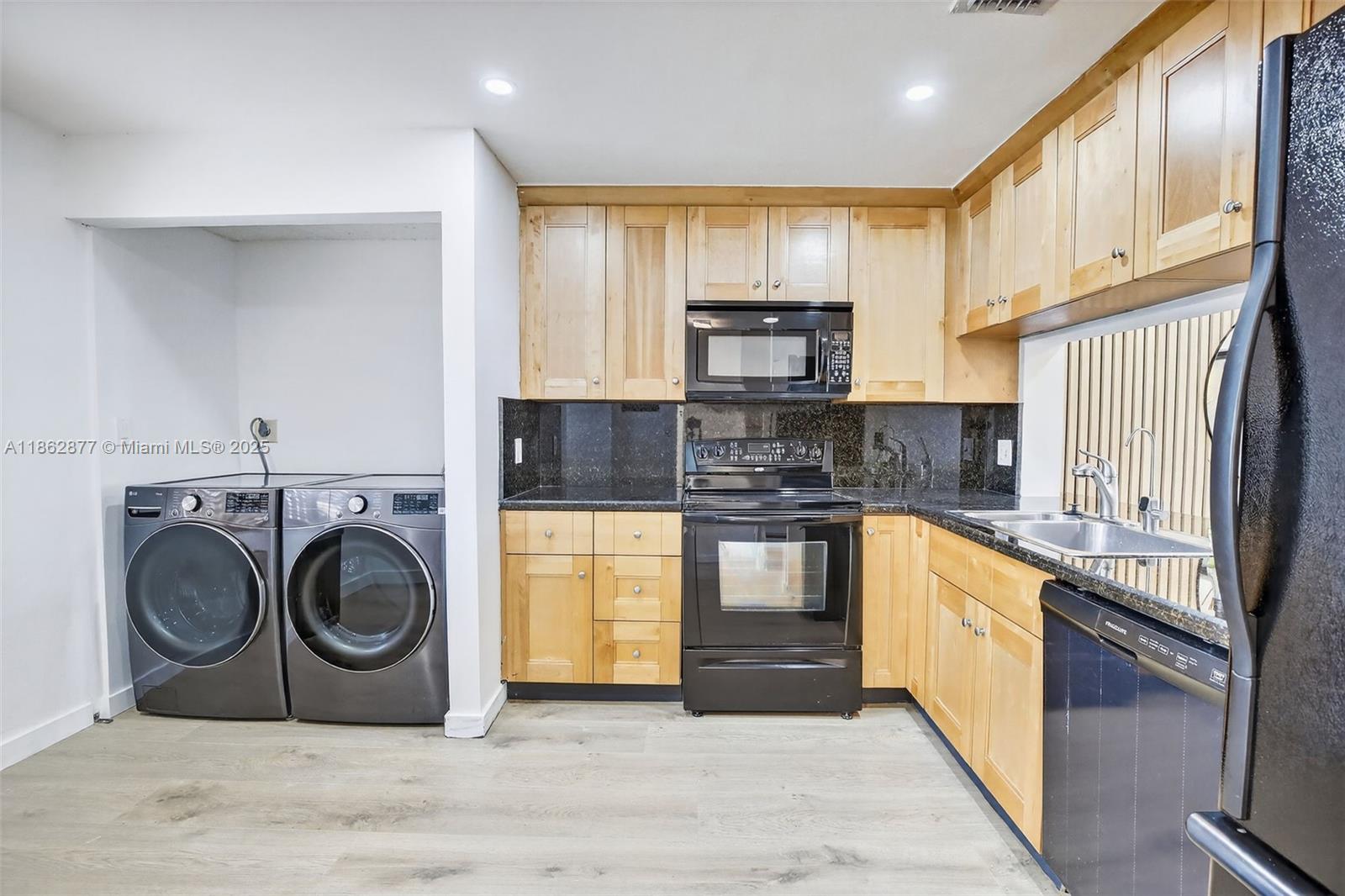 TANGLEWOOD TOWNHOMES - Residential