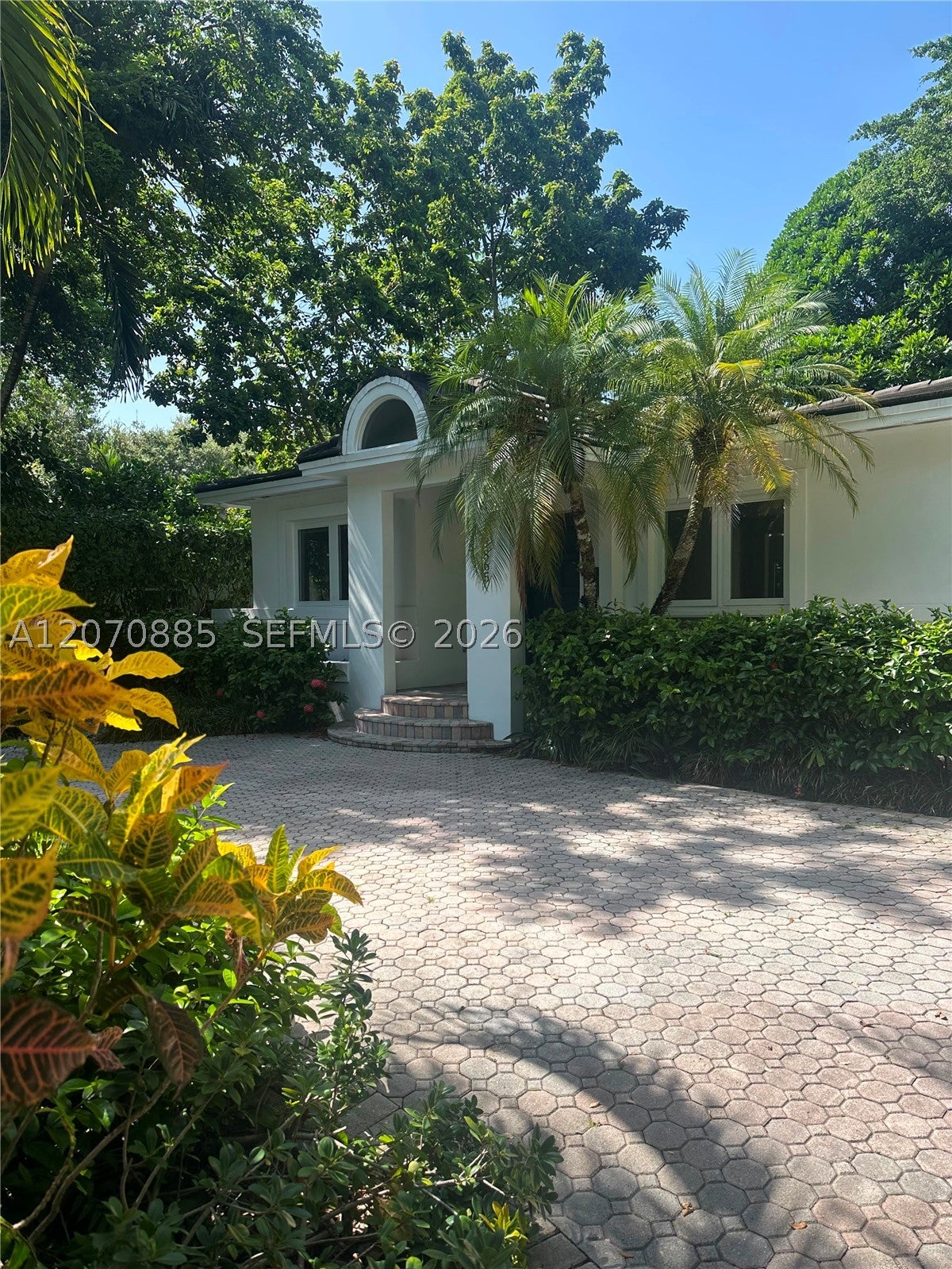 3865 Poinciana Ave