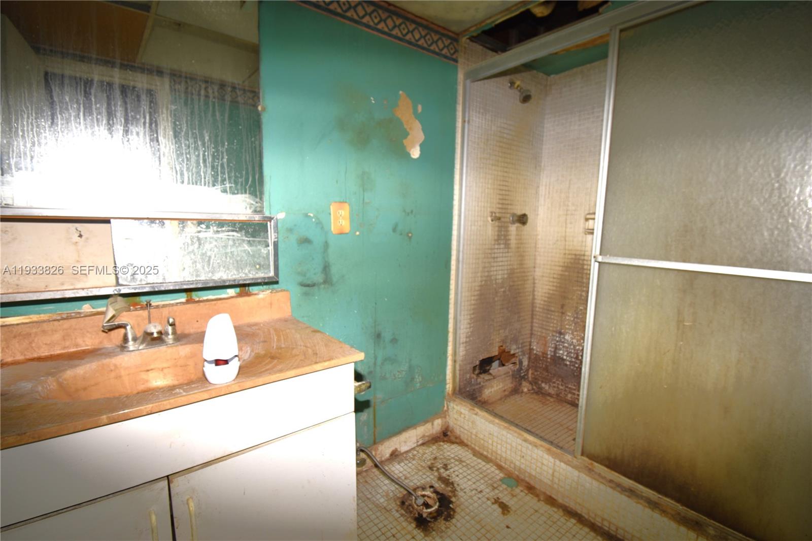 SOMERSET AT LAUDERDALE LA - Residential