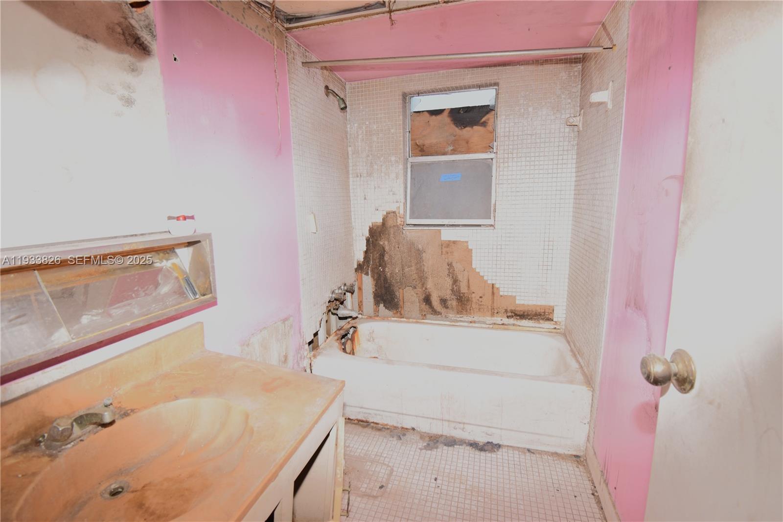 SOMERSET AT LAUDERDALE LA - Residential