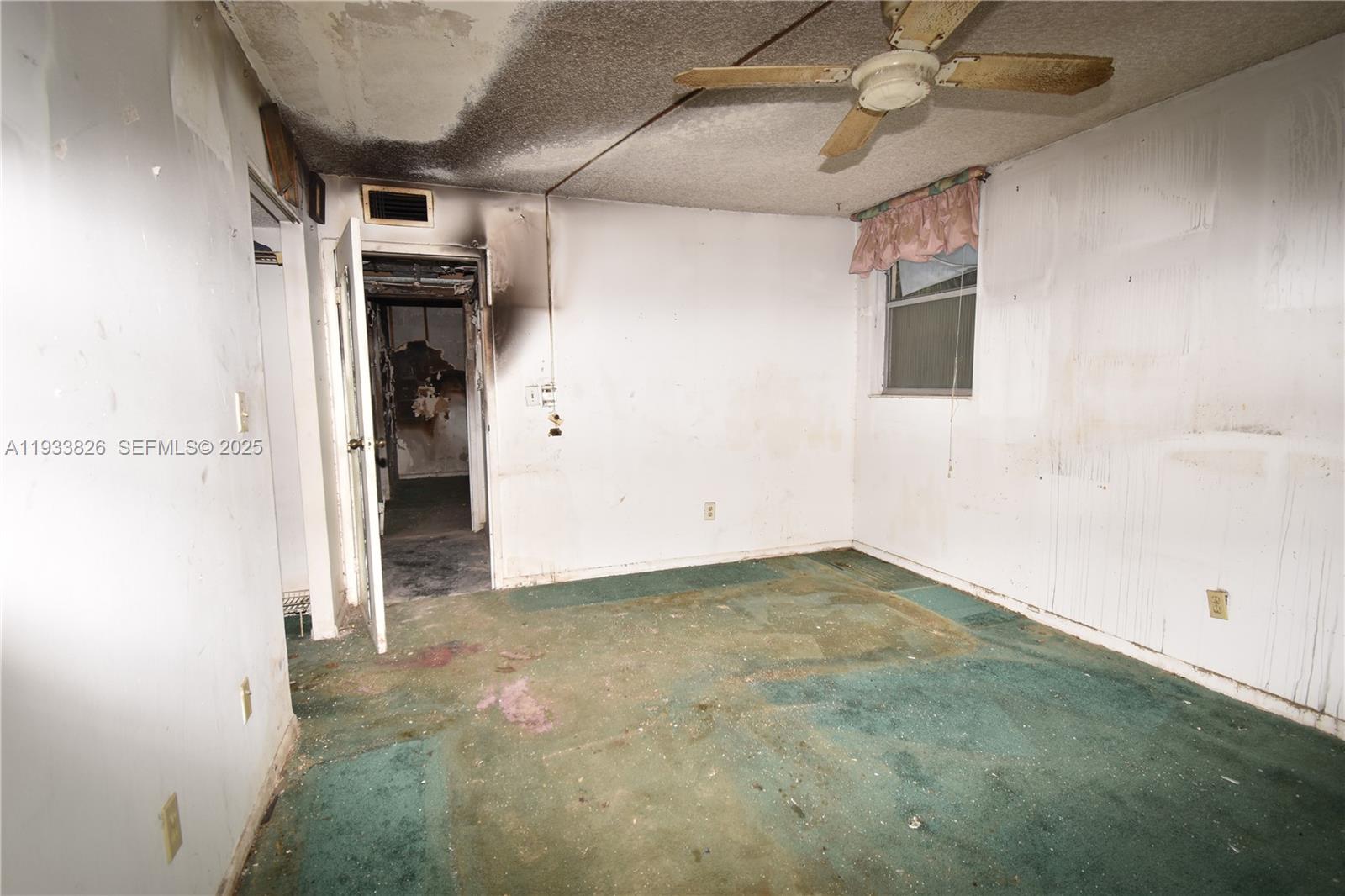 SOMERSET AT LAUDERDALE LA - Residential