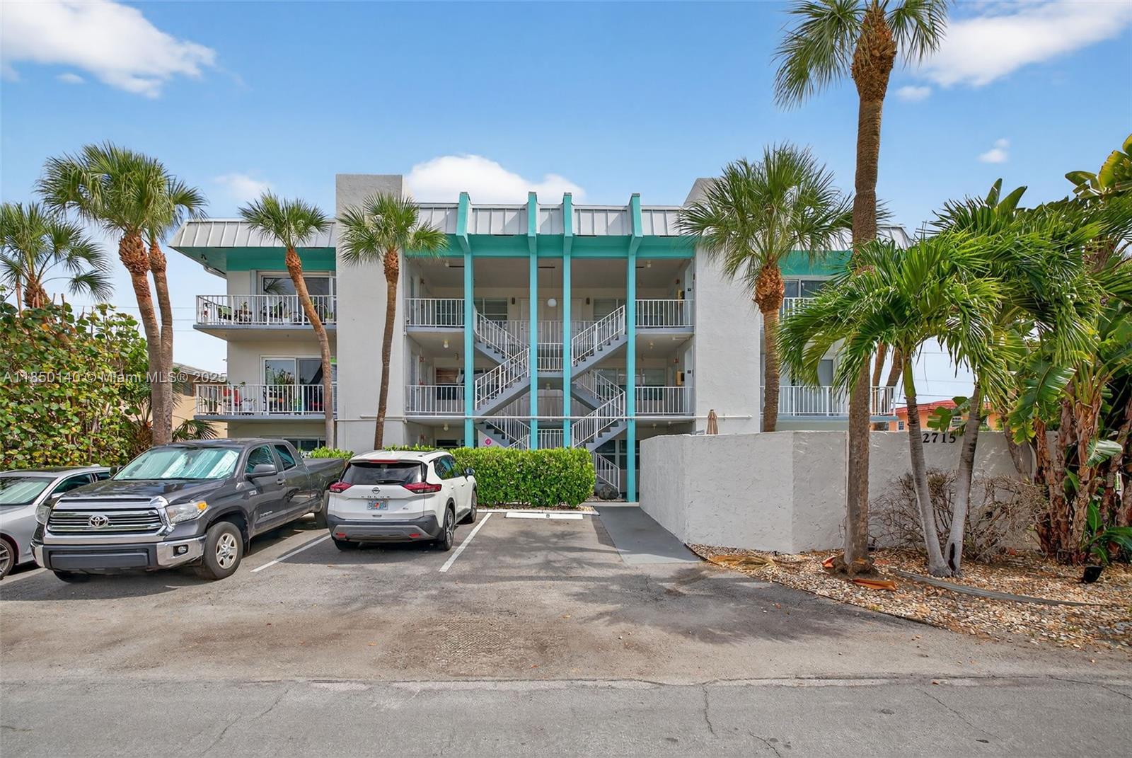 2715 NE 49th St 309