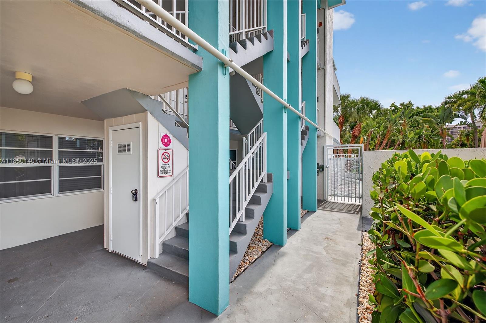 2715 NE 49th St 309
