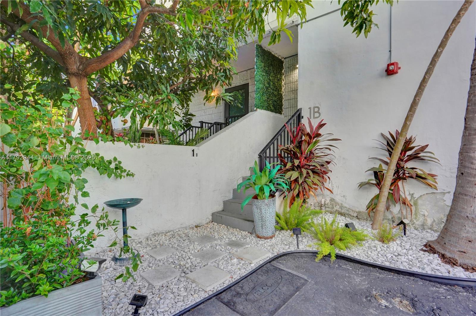 619 Euclid Ave 1B