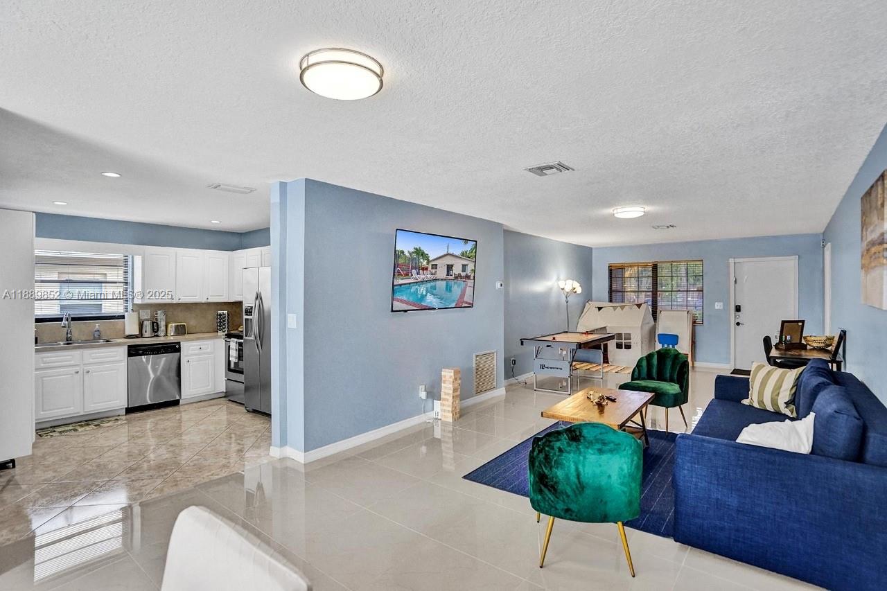 TOWN OF HALLANDALE B-13 - Residential Lease