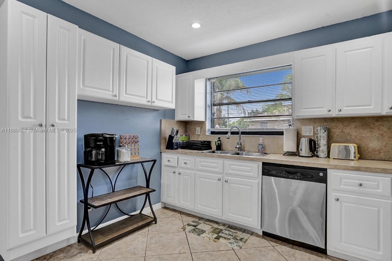 TOWN OF HALLANDALE B-13 - Residential Lease