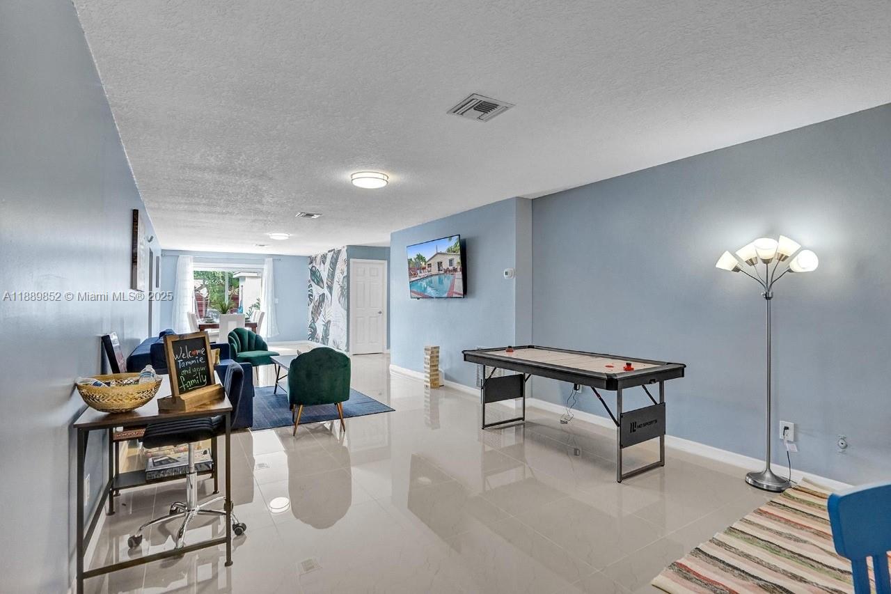 TOWN OF HALLANDALE B-13 - Residential Lease