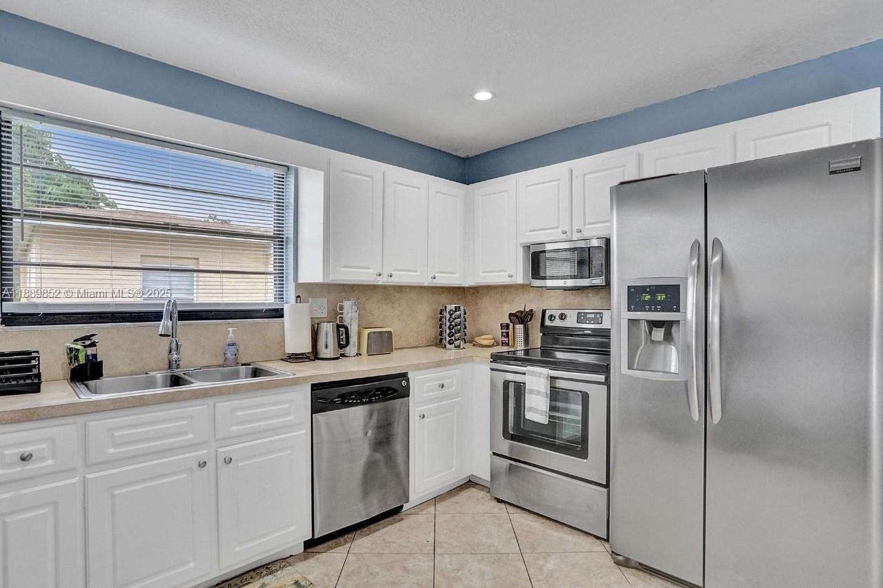 TOWN OF HALLANDALE B-13 - Residential Lease