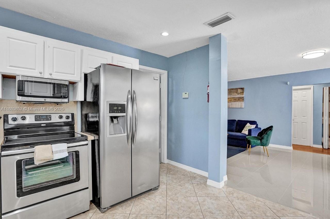 TOWN OF HALLANDALE B-13 - Residential Lease