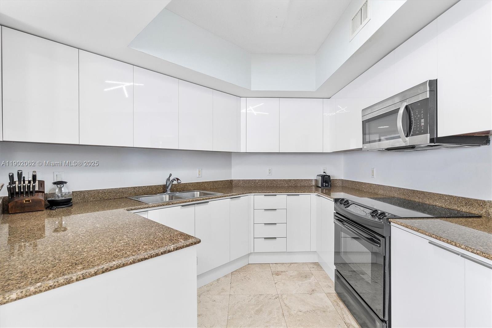 LA PERLA CONDO - Residential