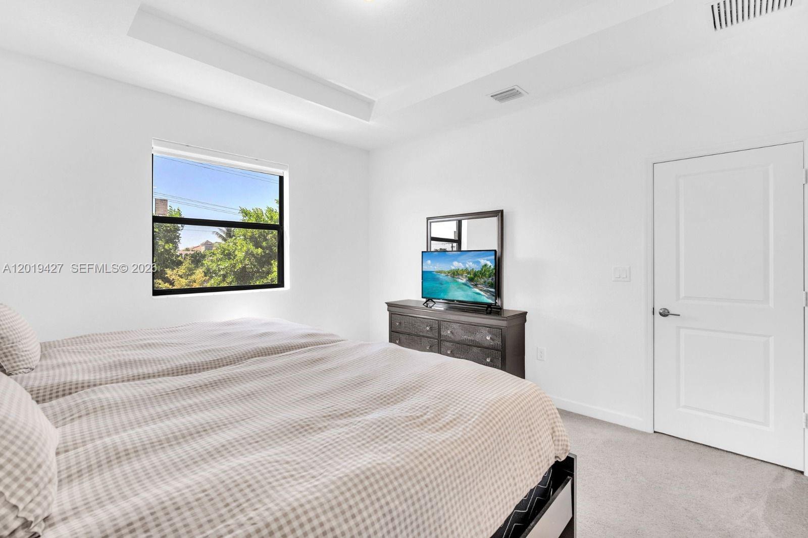 VISTA LAGO - Residential