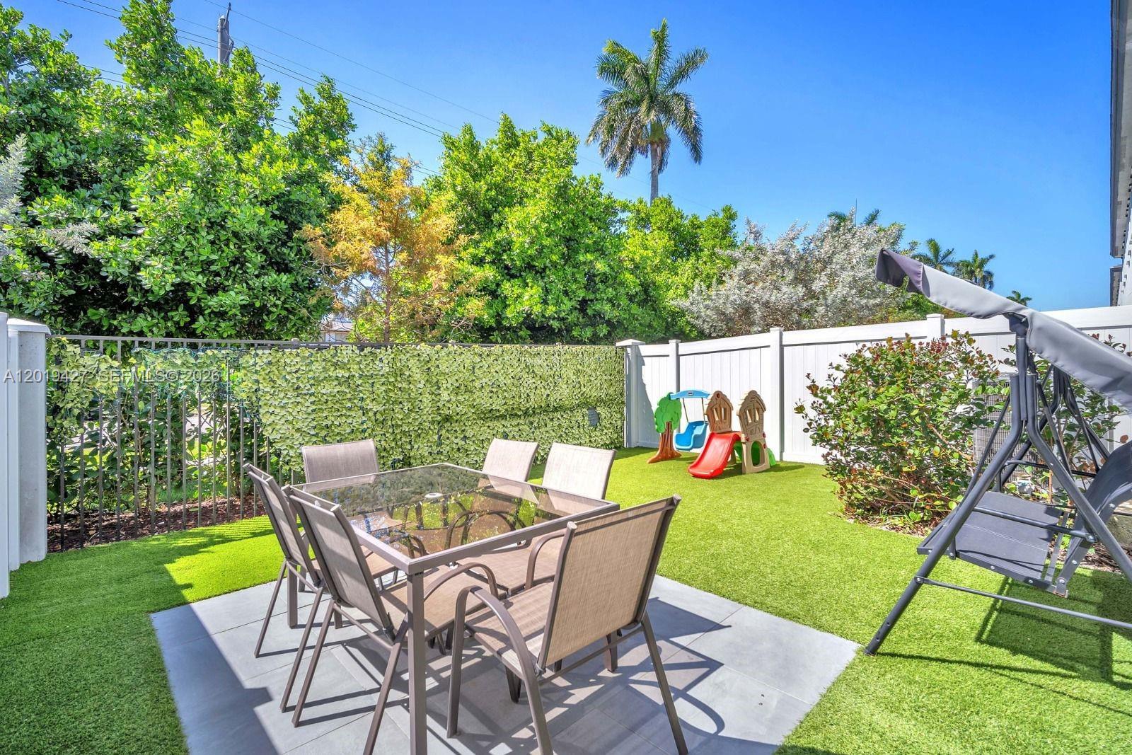 VISTA LAGO - Residential