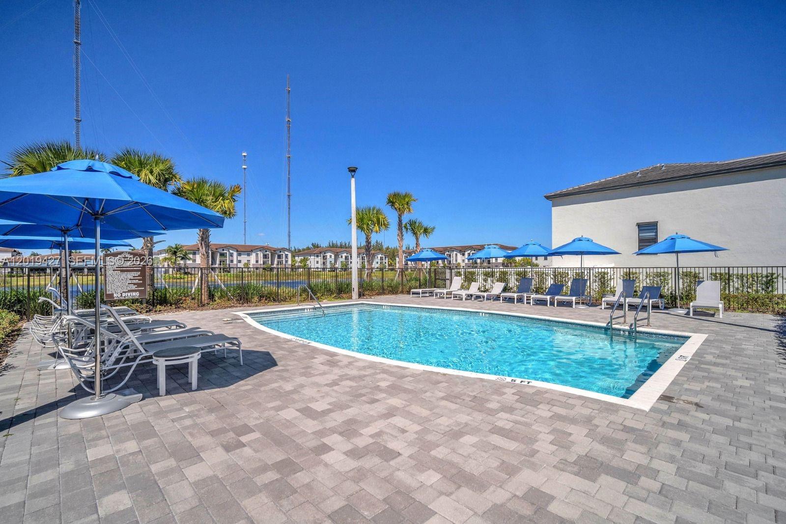 VISTA LAGO - Residential