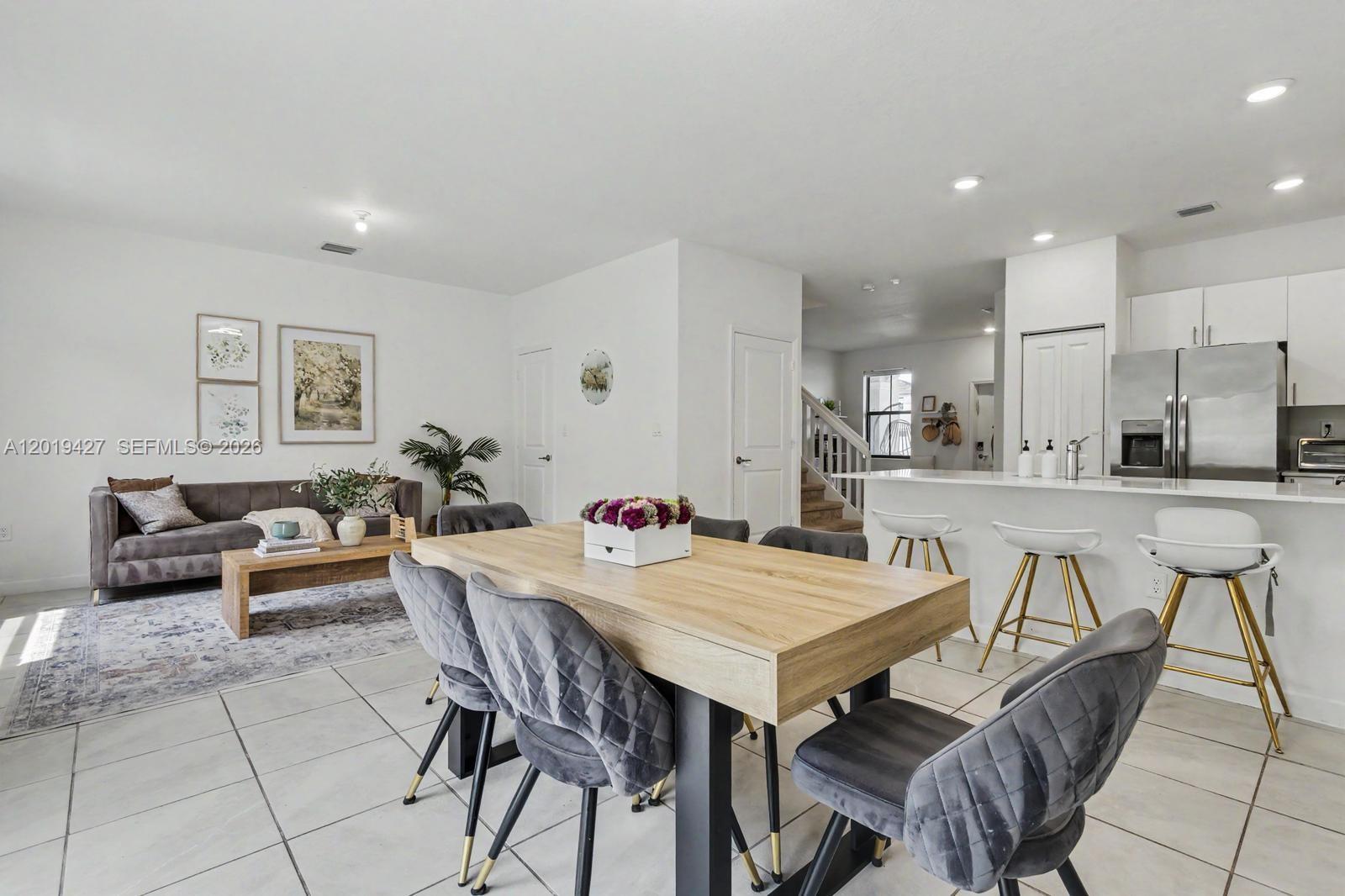 VISTA LAGO - Residential
