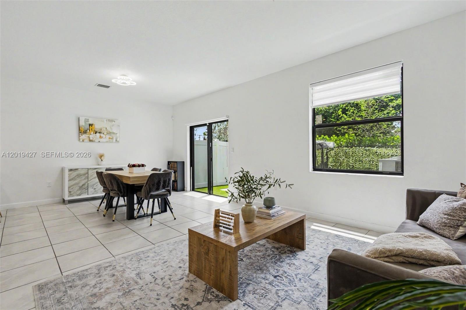 VISTA LAGO - Residential