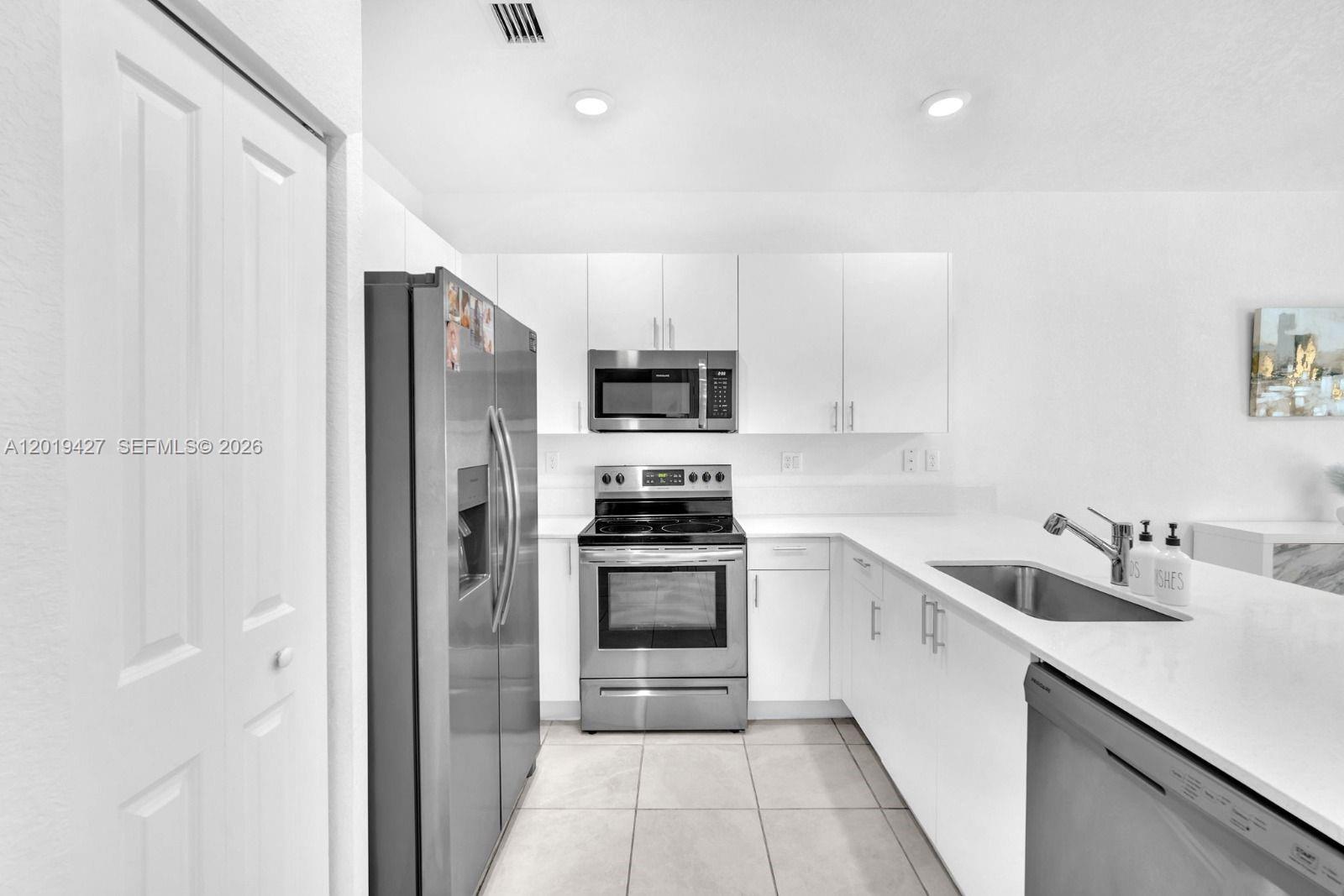 VISTA LAGO - Residential