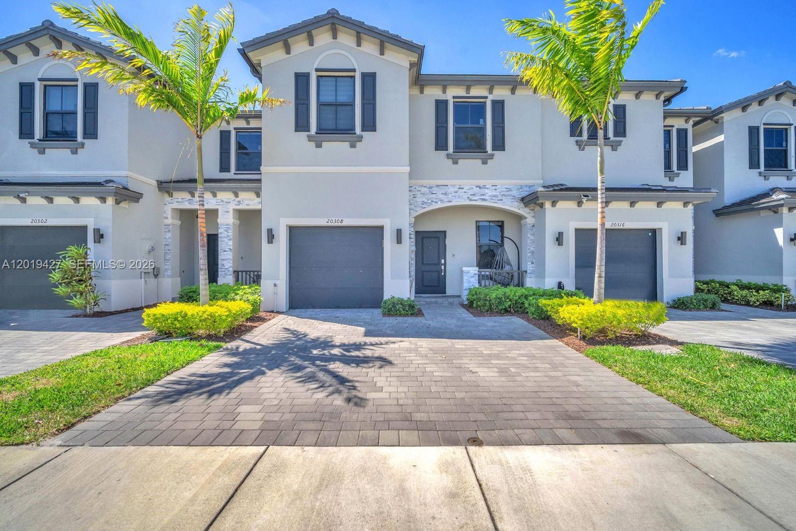 VISTA LAGO - Residential