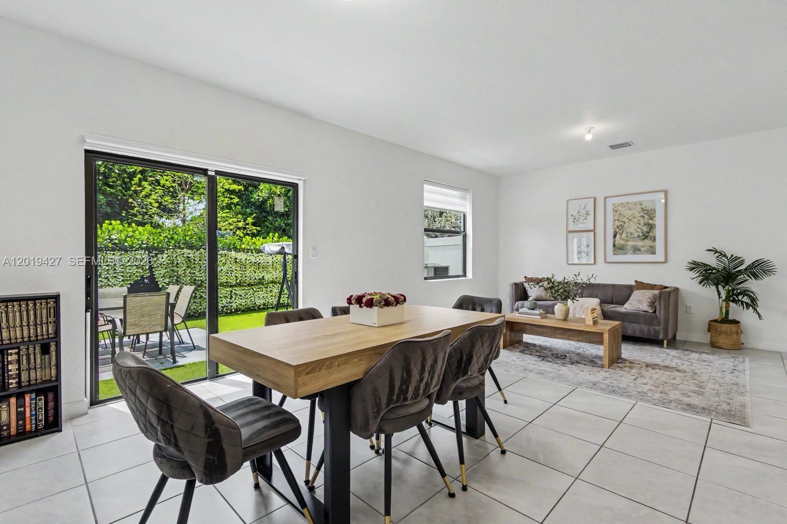 VISTA LAGO - Residential