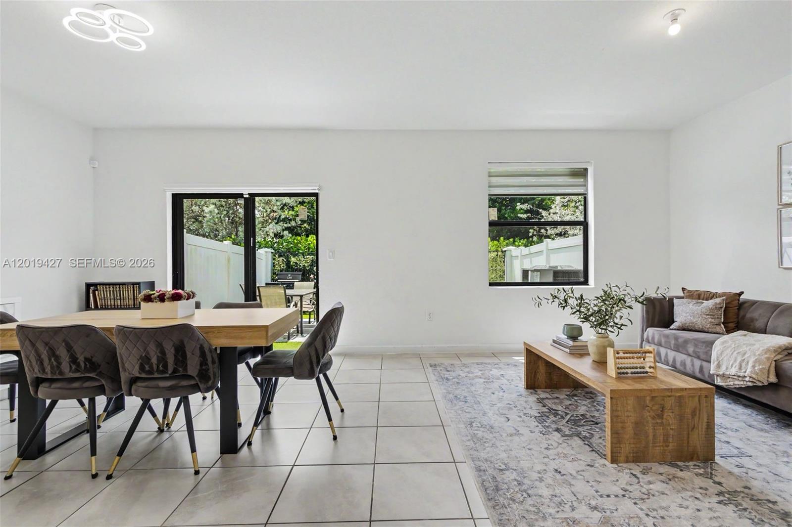 VISTA LAGO - Residential