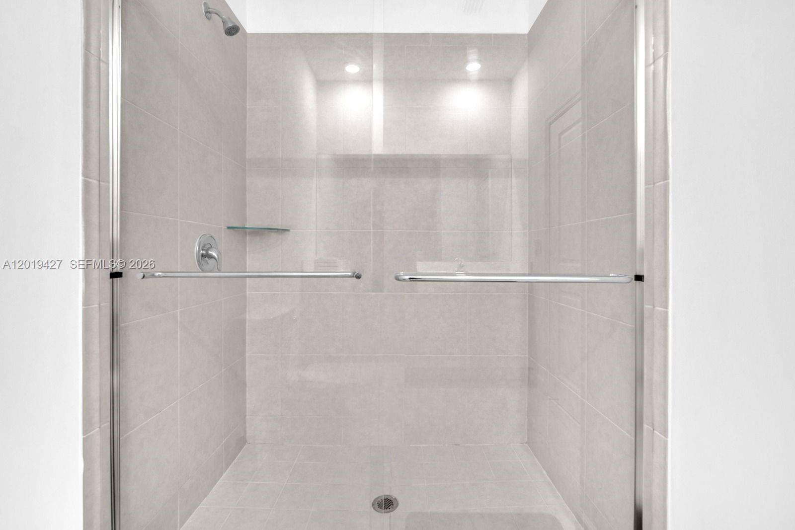 VISTA LAGO - Residential