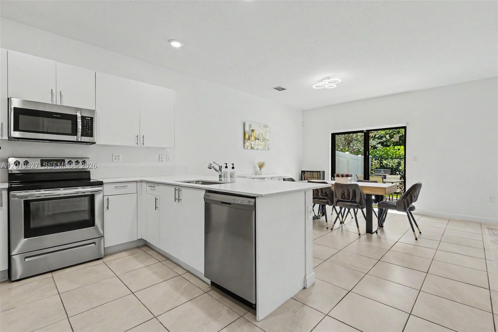 VISTA LAGO - Residential