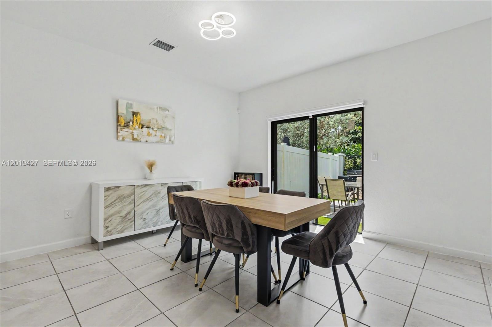 VISTA LAGO - Residential