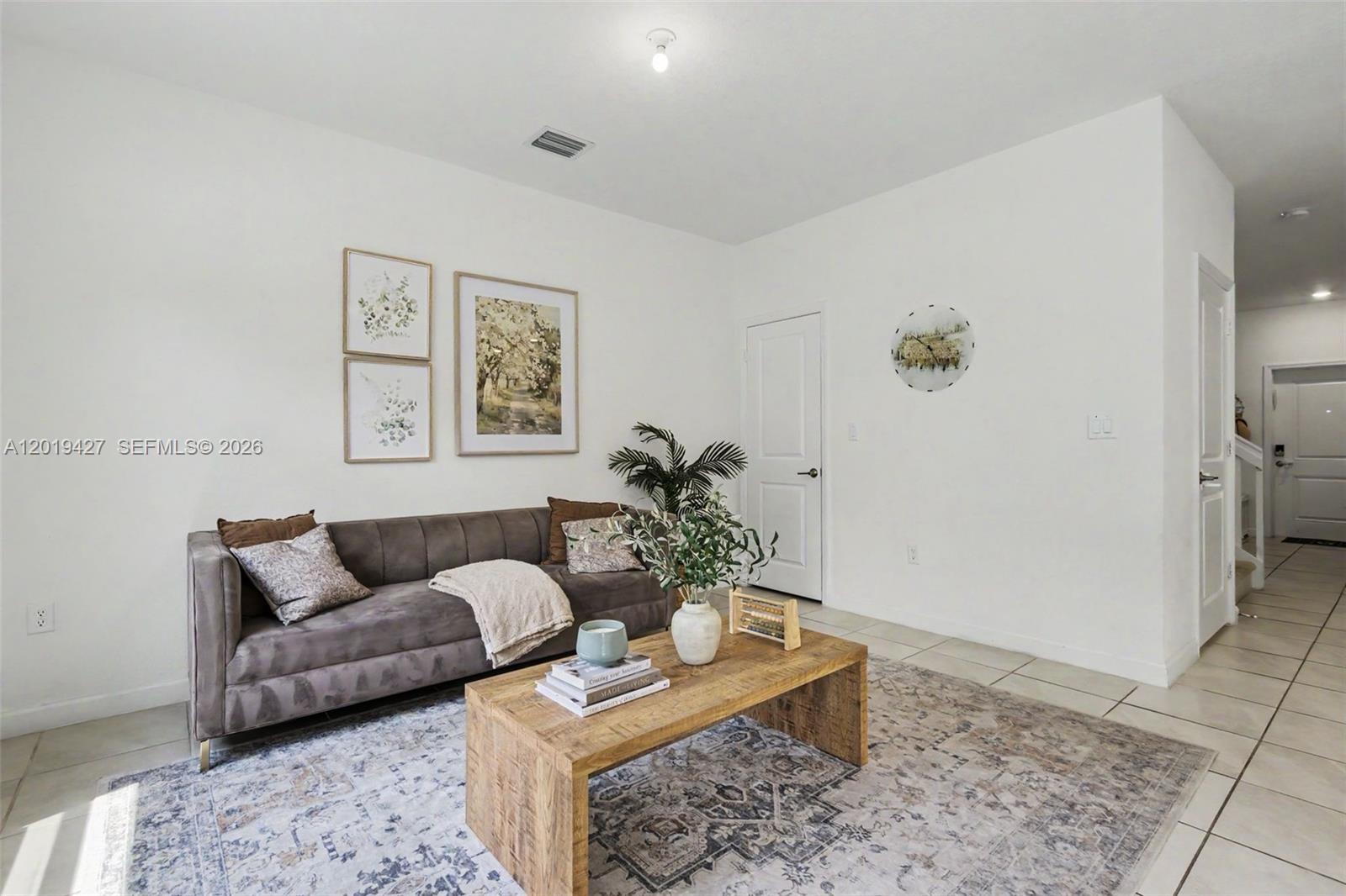 VISTA LAGO - Residential