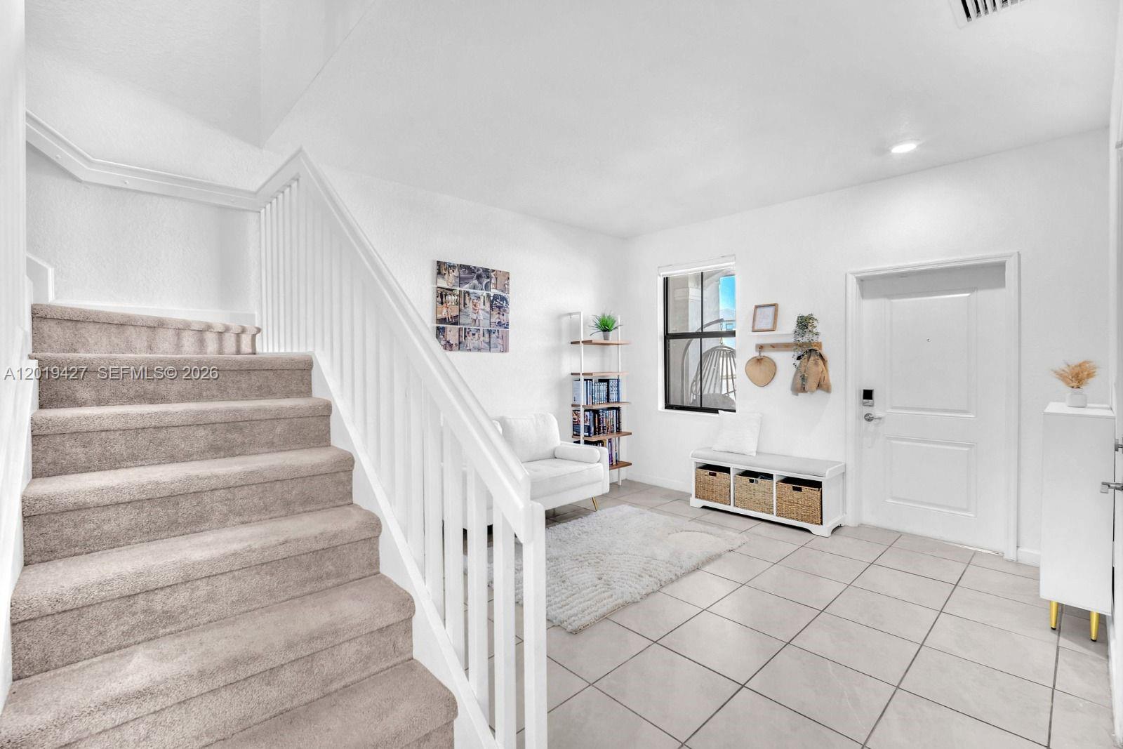 VISTA LAGO - Residential