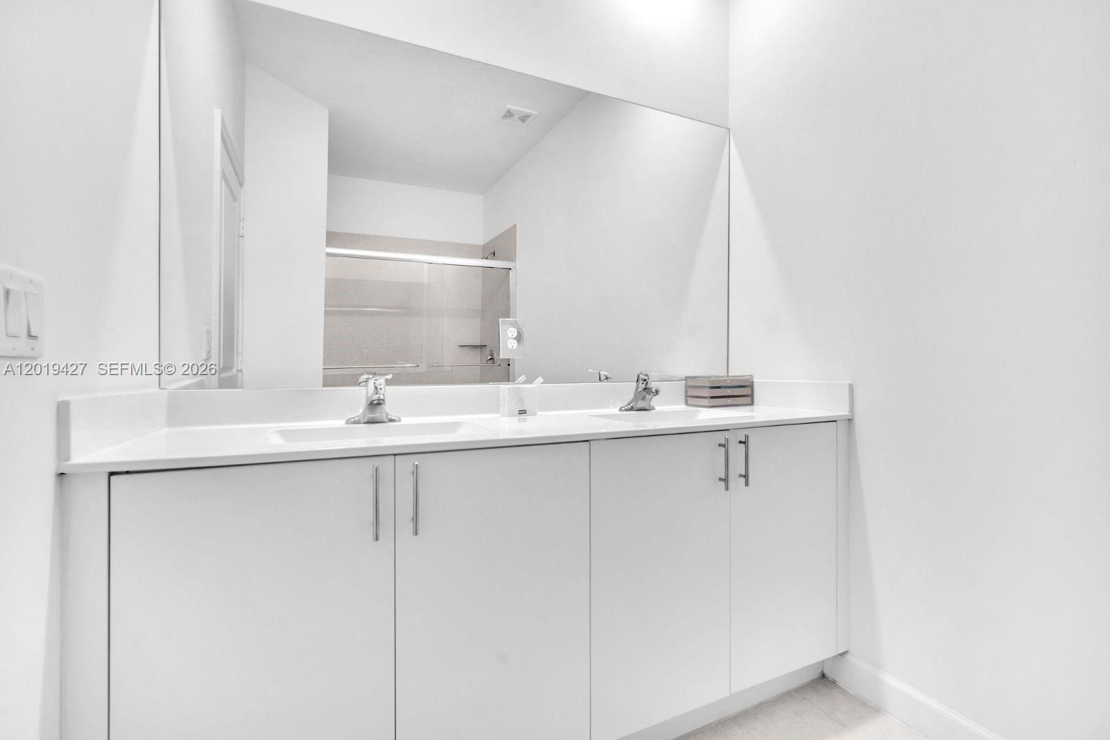 VISTA LAGO - Residential